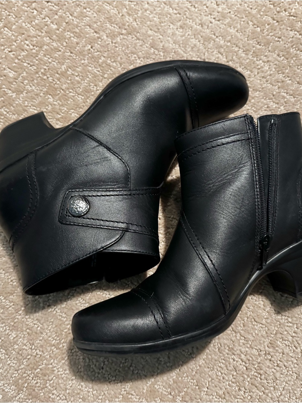 Clarks Emily Calle Black Leather Ankle Booties Side Zip Size 8 - Picture 7 of 11